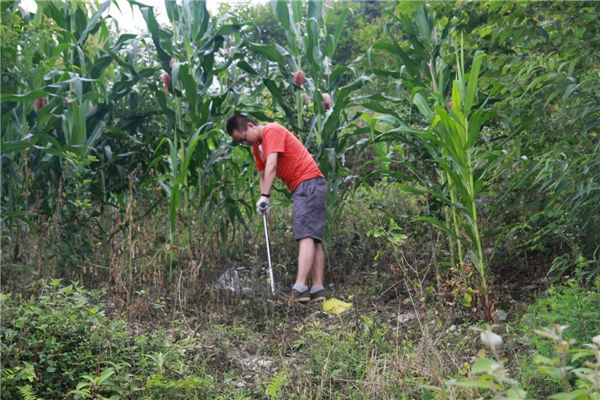 公司到各客戶的基地現(xiàn)場(chǎng)取土 為客戶做土壤檢測(cè)6